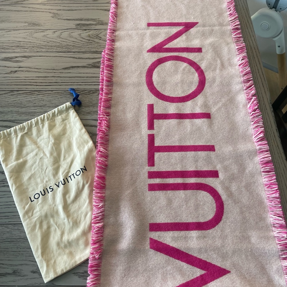 Hot pink Louis Vuitton wool/cashmere scarf. AUTHENTIC.